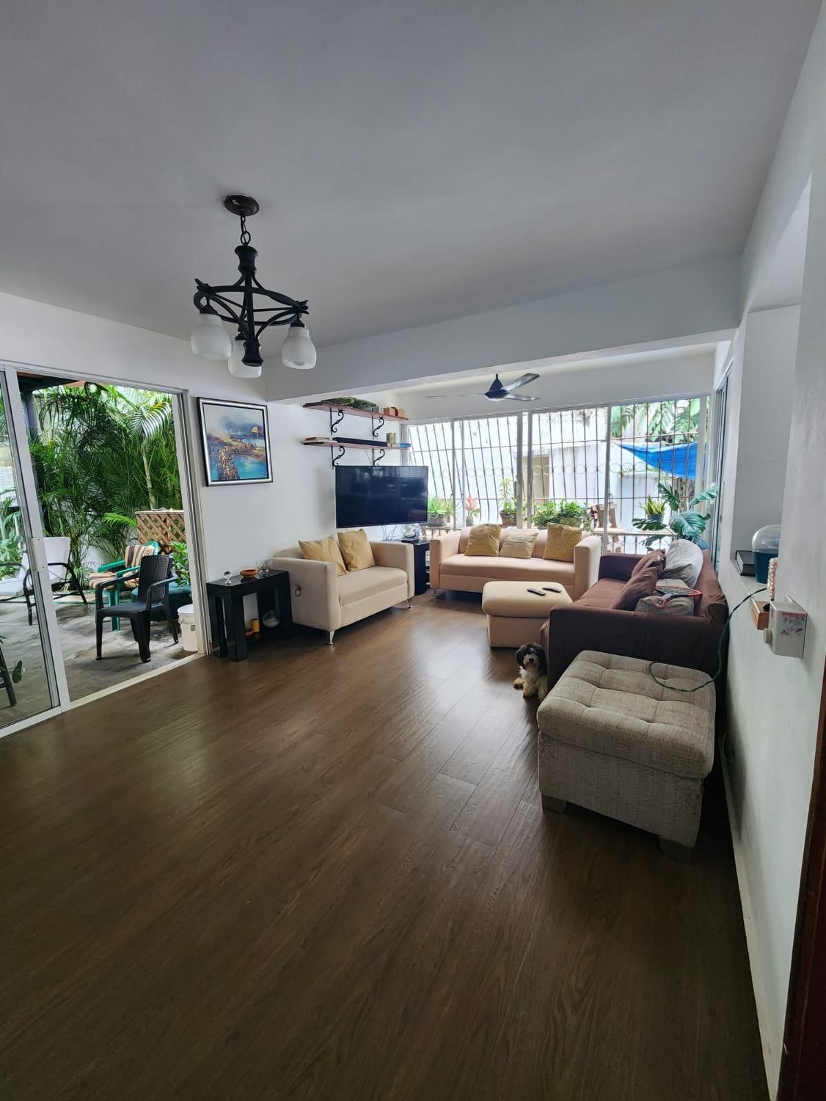 House in Av. Independencia — photo 1 of 5